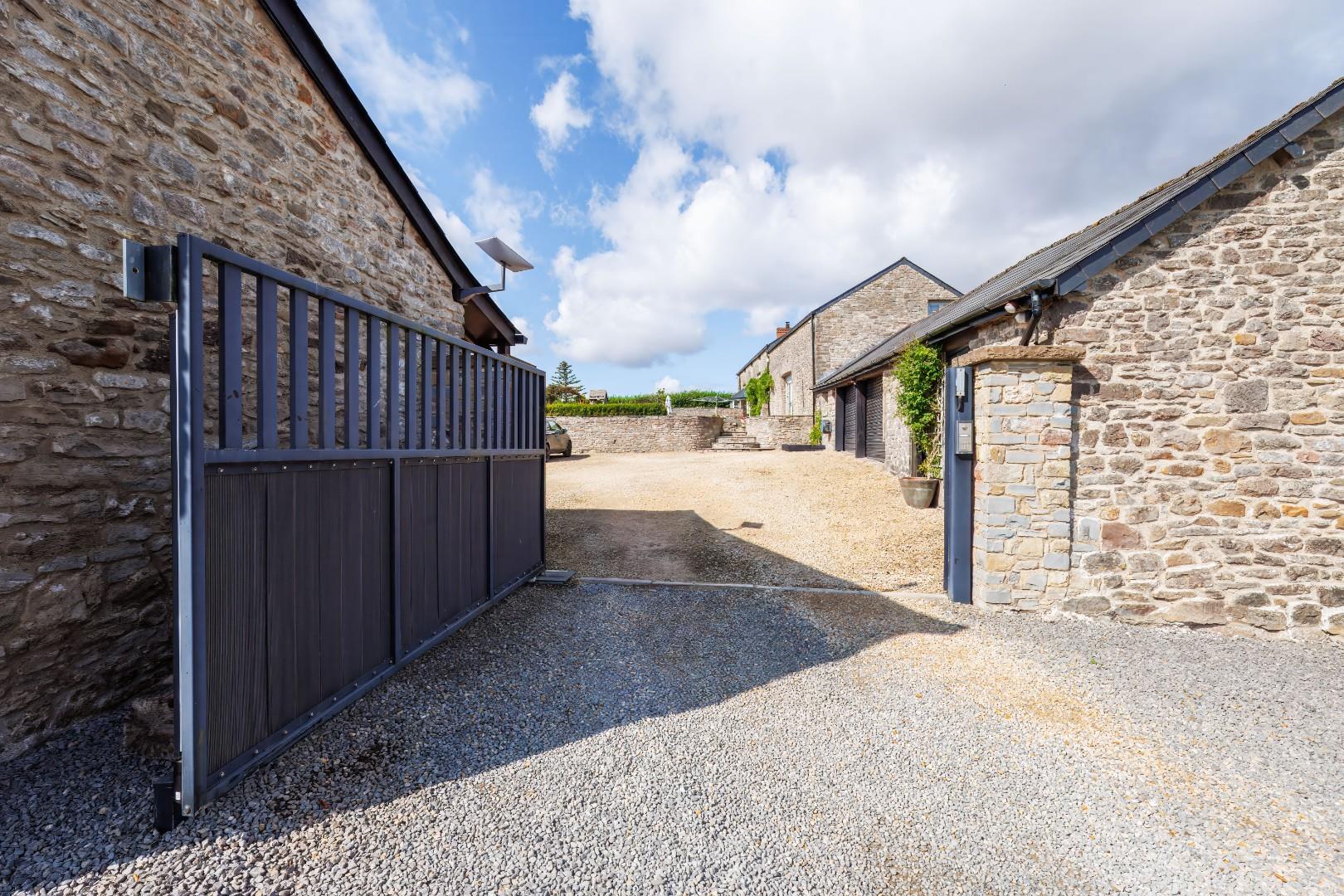Warren Farm, Pendoylan, Nr Cowbridge, Vale of Glamorgan, CF71 7UJ